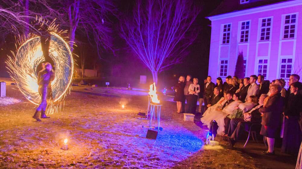 Wunderschöne Hochzeitsfeuershow als Hochzeitsgeschenk