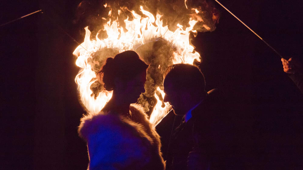 Wunderschöne Hochzeitsfeuershow als Hochzeitsgeschenk