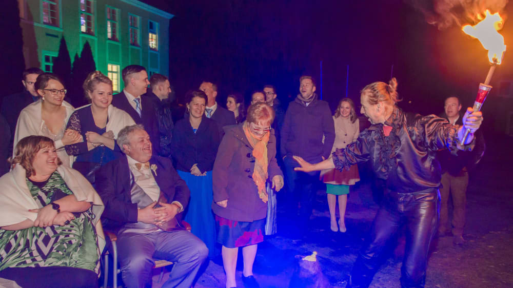 Wunderschöne Hochzeitsfeuershow als Hochzeitsgeschenk